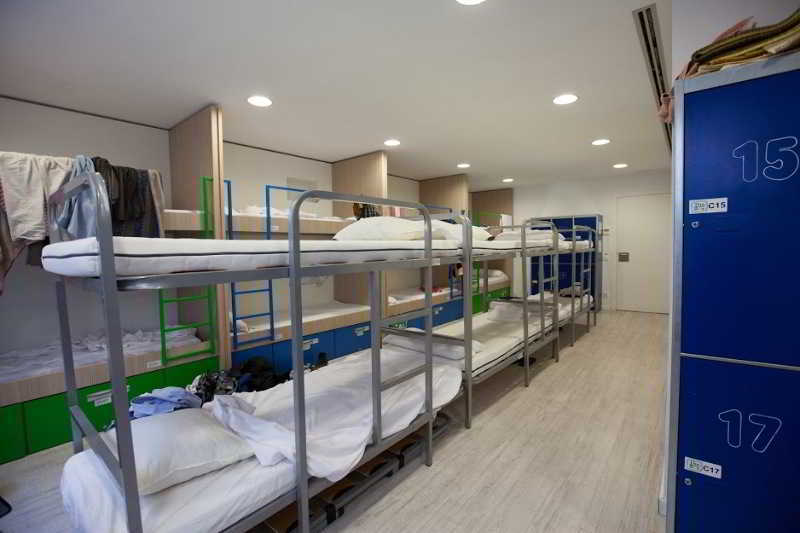 Onefam Ramblas Albergue Barcelona