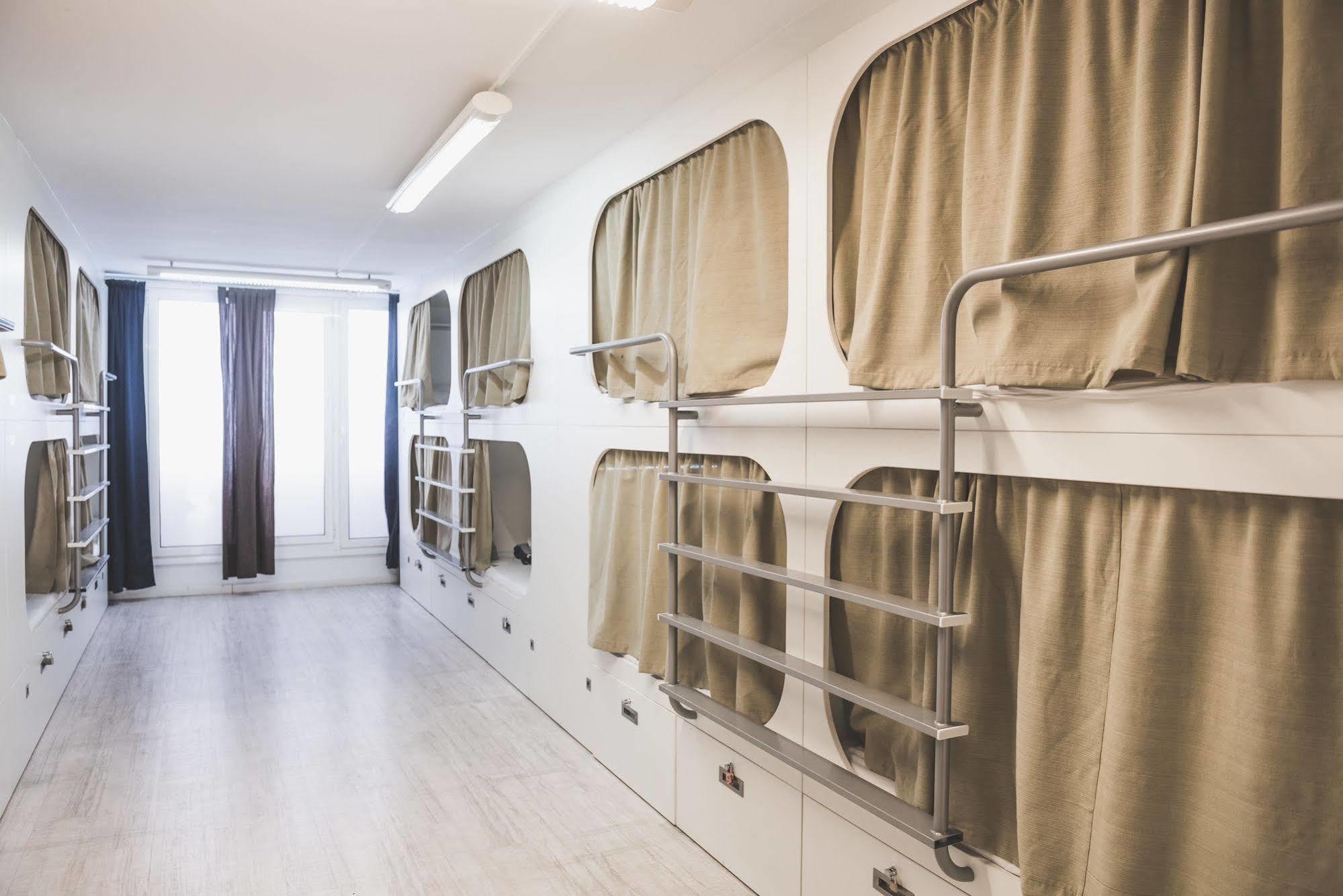 Onefam Ramblas Albergue Barcelona